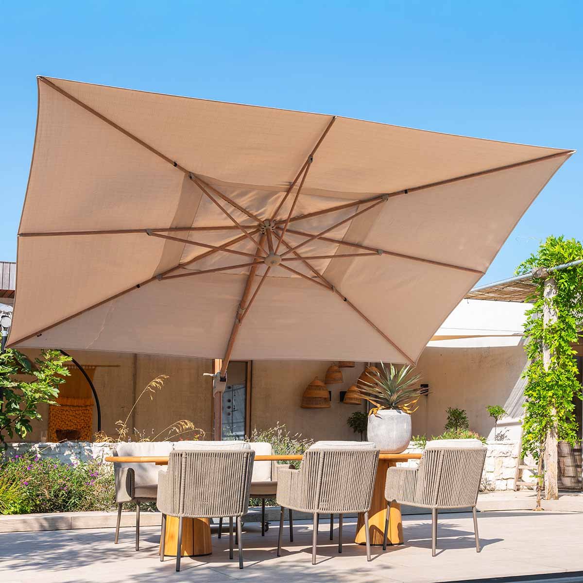 4 Seasons Outdoor Hacienda cantilever parasol 300 x 400 cm - wood-look frame