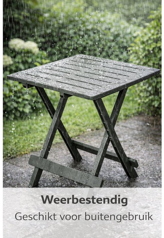 Groene, opklapbare campingtafel met geprononceerde houten structuur, gefotografeerd in de regen.