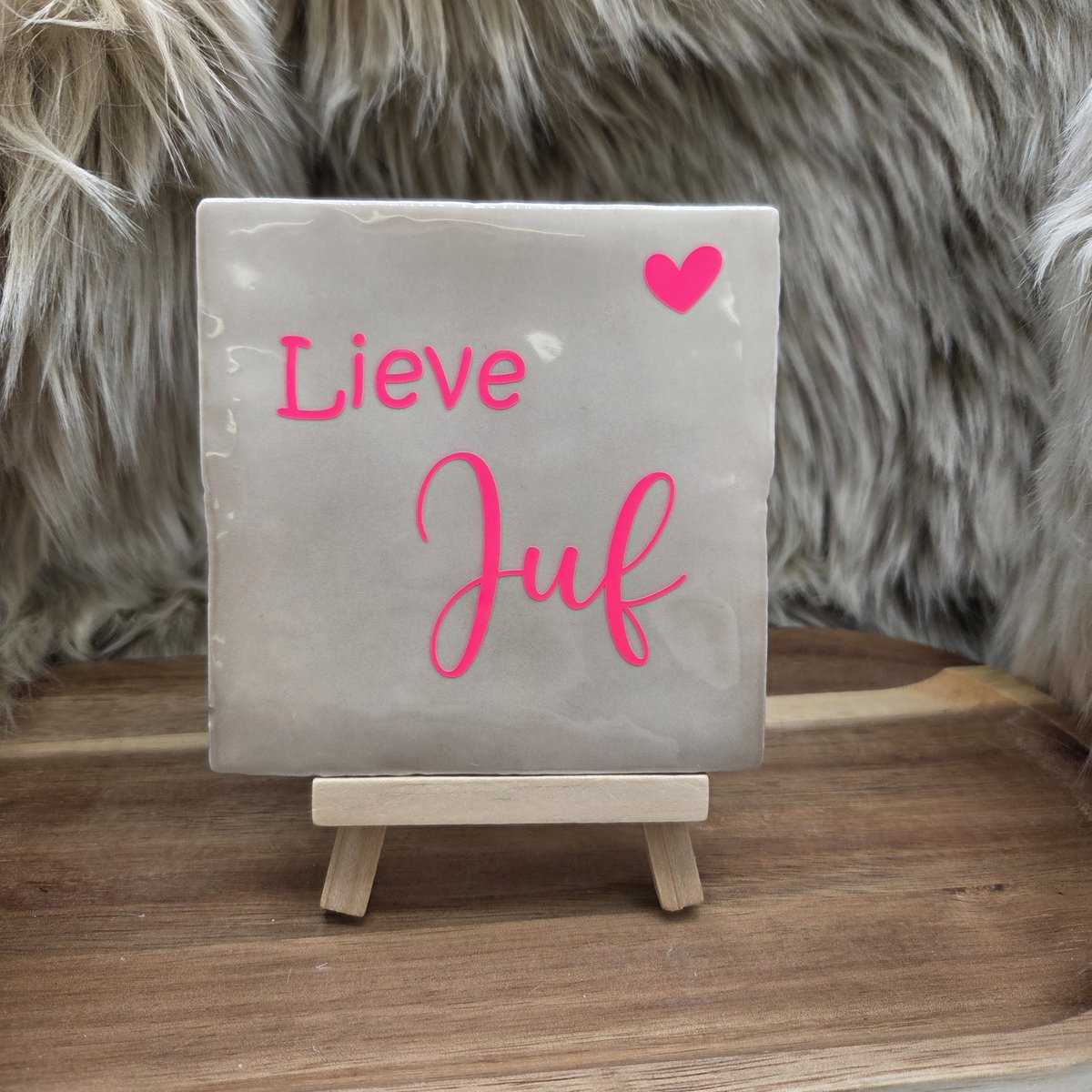Robuust Wenstegeltje Lieve Juf – Cadeau Juffendag – Afscheid Juf – Bedankje – Trendy – Woondecoratie – Cadeautje - Incl hout standaard