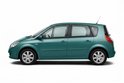 Zijprofiel van een turkooisgroene Renault Scenic MPV op een witte achtergrond.