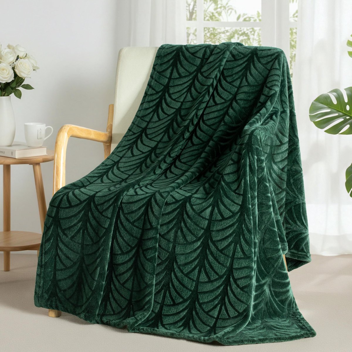 Dailygoods - Knuffeldeken - Warme fleecedeken - Donkergroen - Zachte flanellen deken - Geschikt voor volwassenen - 130 x 150 cm