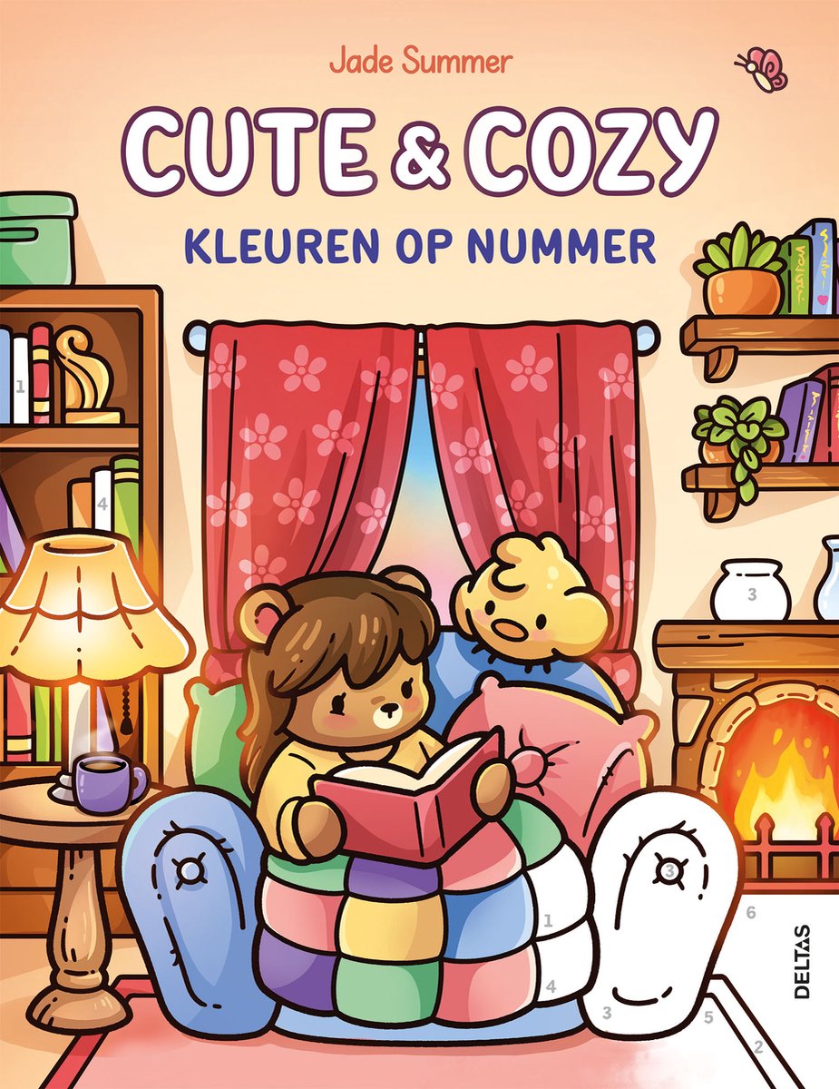 Een teddybeer en een kuiken lezen een boek bij de open haard. Jade Summer 'Cute & Cozy Kleuren op Nummer'.