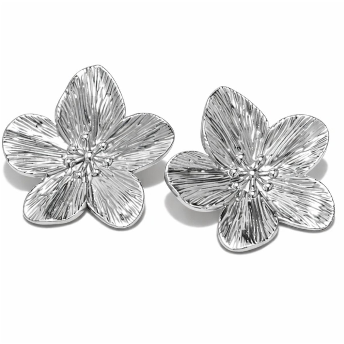 Luxxie bloemen oorbellen-goudkleurige oorbellen-statement oorbellen-dames sieraden-kado voor haar-clover oorbellen