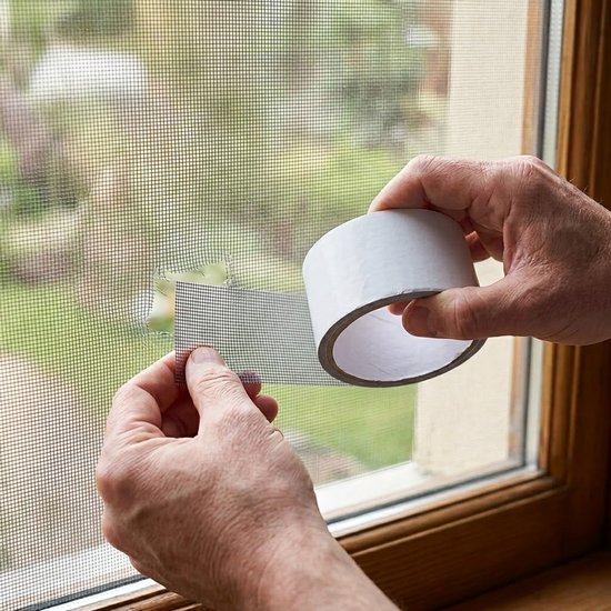 Grijze waterdichte reparatie tape voor tent luifel zeil en hor gaas zelfklevende reparatie tape anti insect scherm reparatie rol 2 meter sterke kleefstrip voor gescheurde schermen en tentdoek — afbeelding 4