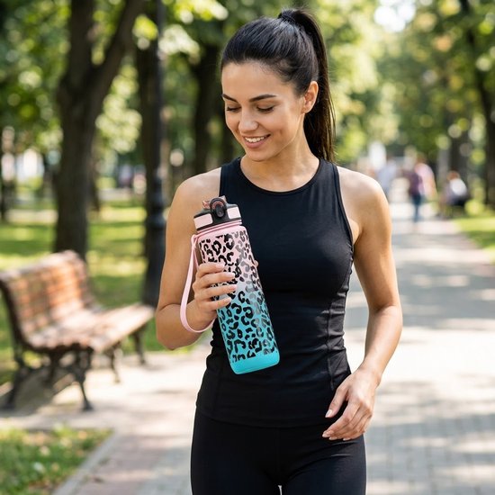 Roze turquoise kleurverloop waterfles bidon dames met zwart luipaard patroon en draaglus - herbruikbare sport waterfles met flip drinkdop en sluitclip voor fitness sport fietsen school kantoor en outdoor gebruik — afbeelding 4