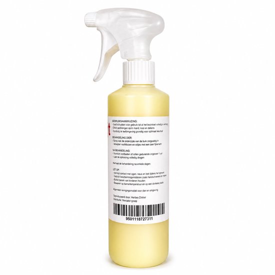 Achterkant van een sprayflacon met gele vloeistof, met gebruiksinstructies en barcode.
