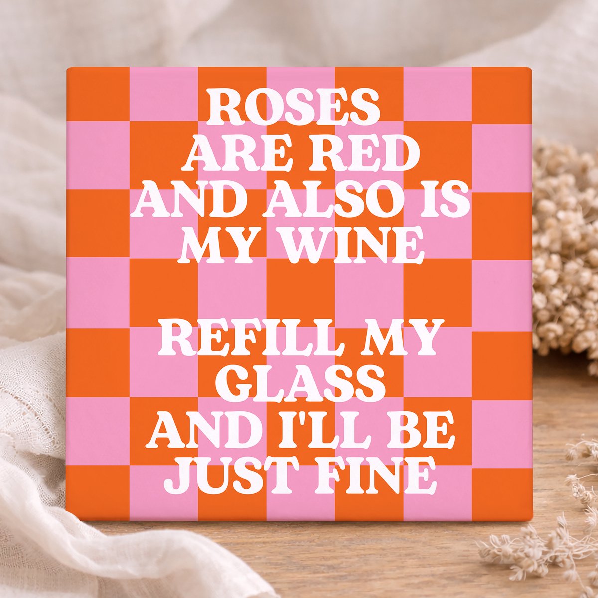 Printazzy – Tegeltje met Tekst – Roses Are Red My Wine – retro print – checkerboard decoratie – grappige quote tegel – keuken decoratie – cadeau vrouw