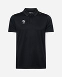 Zwarte Robey poloshirt met wit Robey logo op de borst en een donkergrijs, ingekort kraagje.