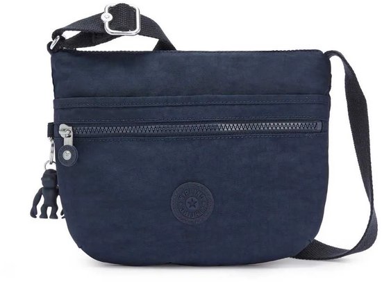Donkerblauwe Kipling schoudertas met twee ritsvakken aan de voorkant en een aap sleutelhanger.