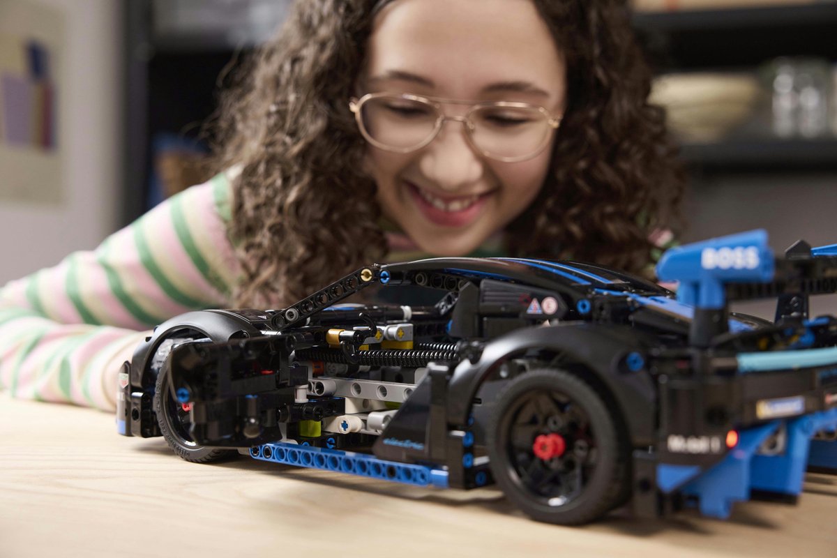 LEGO Technic Porsche GT4 e-Performance racewagen 42176 — afbeelding 6
