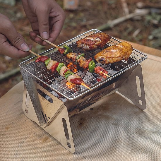 Draagbare Barbecue - Houtskool Barbecue - Met Opbergzak - Opvouwbare Barbecue - RVS - 21 x 16,5 x 13 cm - Draagbare Houtskool Grill met rooster - Barbecue Smoker - Houtskool BBQ - Voor Picknick, Kamperen en Buitenactiviteiten - Festival BBQ van Merkloos — afbeelding 4