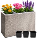 Beige plantenbak met vlechtstructuur, gevuld met gele, roze en paarse bloemen. Met 3 zwarte binnenbakken.