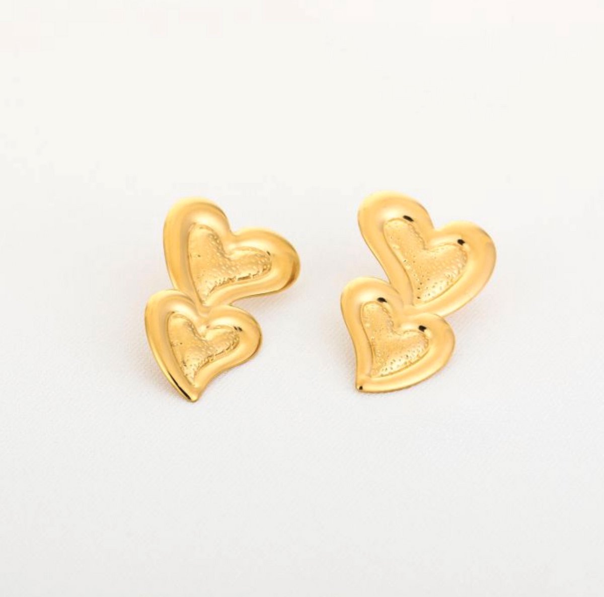 Rivello – Oorbellen Dames Goud Dubbel Hartje – Verguld Roestvrij Staal – Nikkelvrij – Cadeau Voor Haar