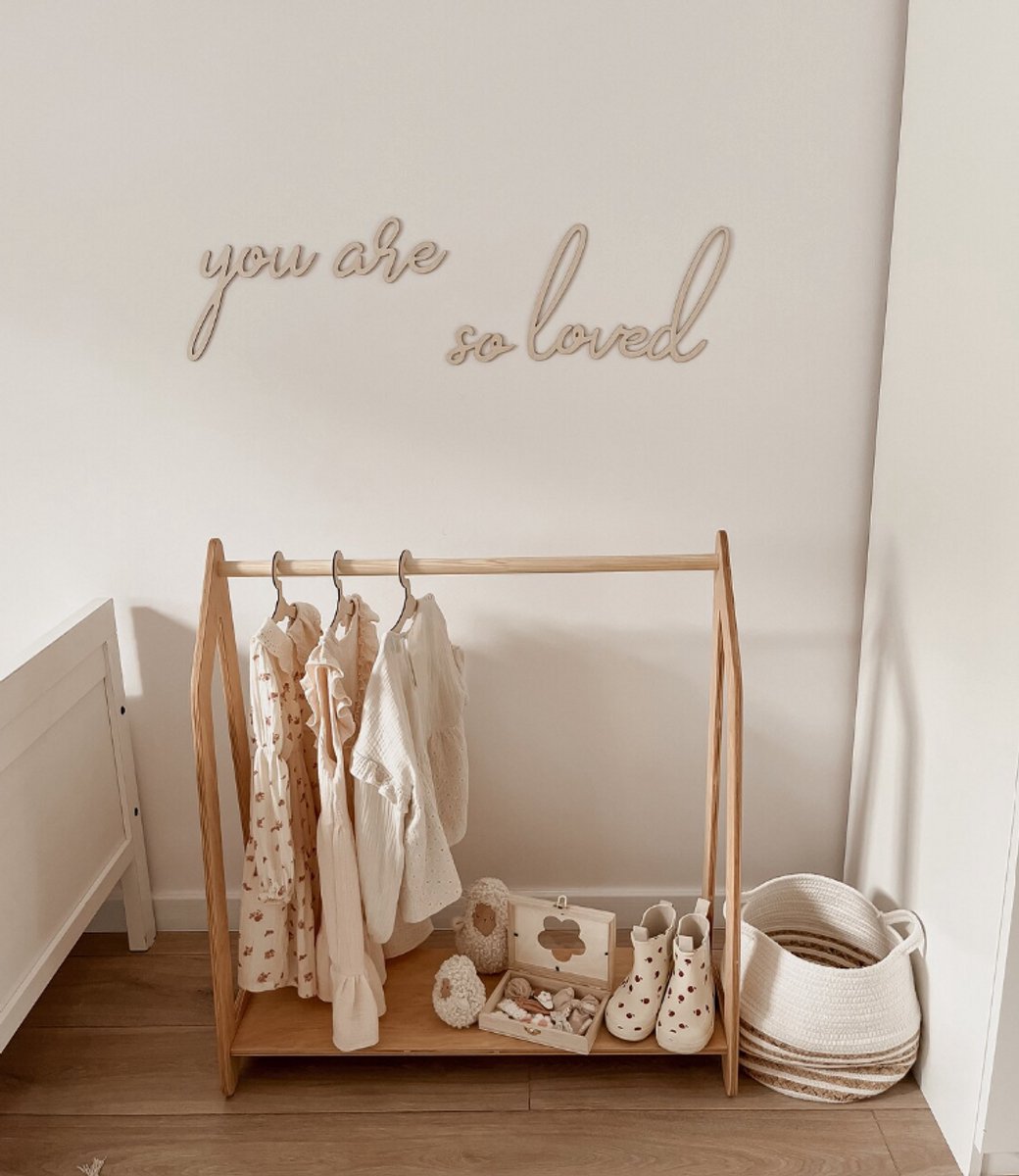 Gepersonaliseerde houten naam – muurdecoratie kinderkamer – baby meisje cadeau – kraamcadeau – houten naam bord – nursery decor – babykamer accessoire – uniek gepersonaliseerd cadeau/ you are so loved text