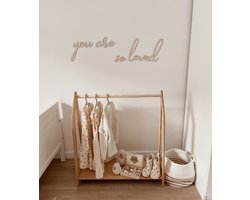 Gepersonaliseerde houten naam – muurdecoratie kinderkamer – baby meisje cadeau – kraamcadeau – houten naam bord – nursery decor – babykamer accessoire – uniek gepersonaliseerd cadeau/ you are so loved text