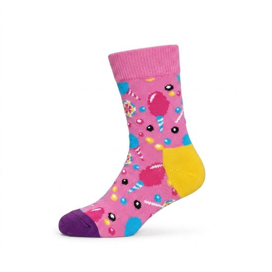 Roze sokken met snoepjes, lolly's, ijsjes en suikerspinnen. Gele hak en paarse teen.