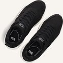 Zwarte HUB sneakers met witte zolen en veters. HUB logo op de binnenzool.