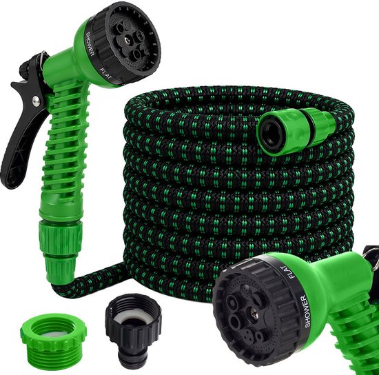 Groene tuinslang met zwarte spiraal en groene sproeikop met 7 functies: 'shower', 'flat'. Inclusief adapters.