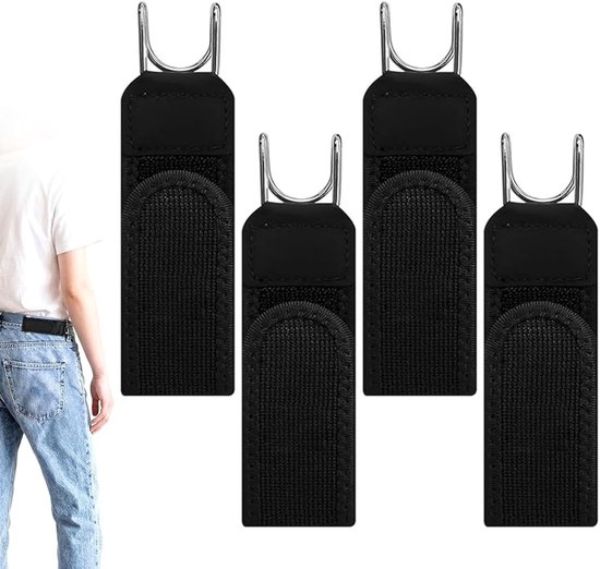 Vier zwarte, gesploze riemen met een metalen lus en een textielband, naast een persoon met een spijkerbroek.