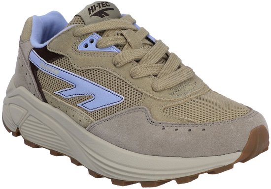 Beige Hi-Tec sneaker met lichtblauwe accenten en bruine details.