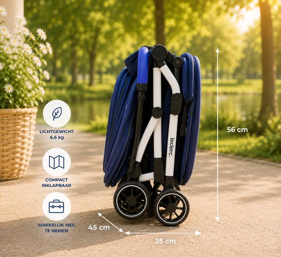 De opgevouwen blauwe Leclerc buggy, met afmetingen 56x45x25 cm. De buggy is lichtgewicht en compact.