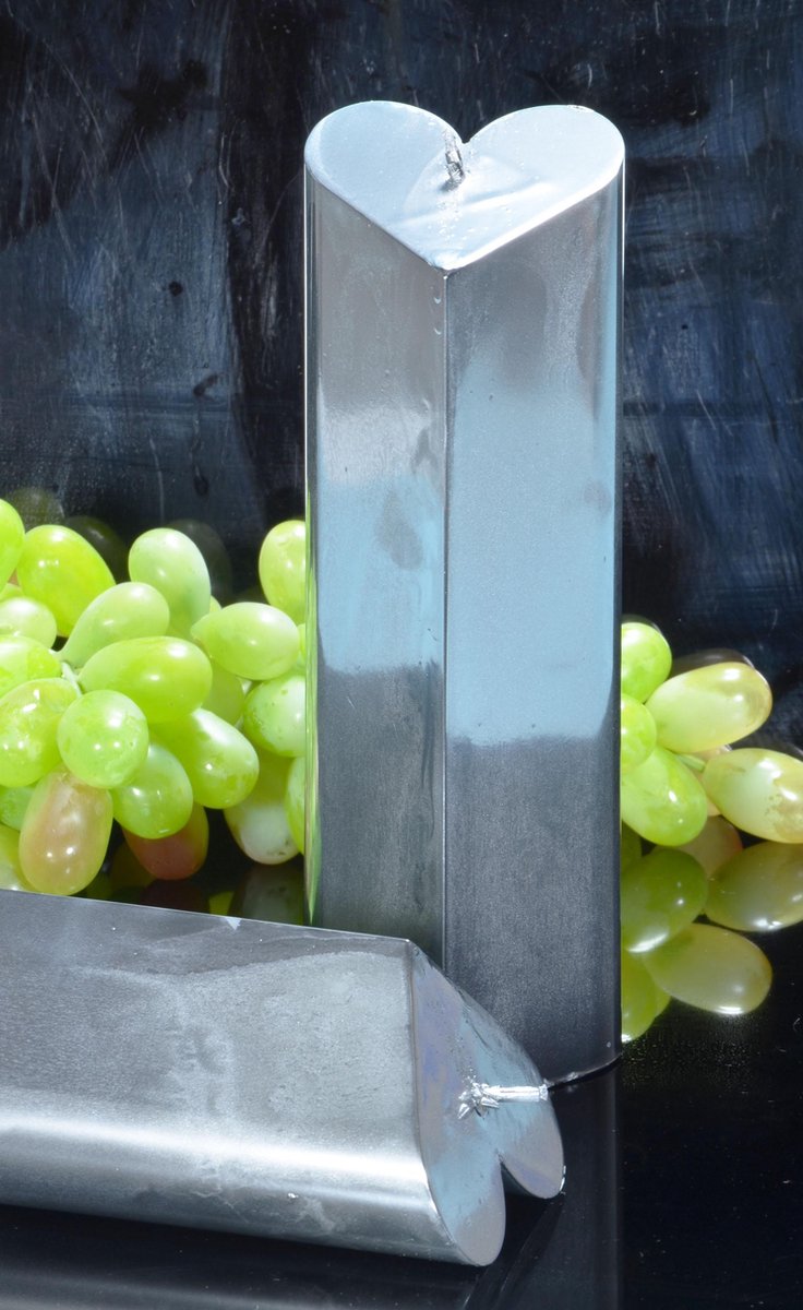 Met de hand gemaakte Hartenkaars SPIEGELEND ZILVER, hoogte 18 cm - Gemaakt door Candles by Milanne