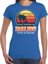 Malibu zomer t-shirt / shirt What happens in Malibu stays in Malibu voor dames - blauw - Malibu party / vakantie outfit / kleding/ feest shirt XS