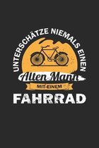 Untersch�tze niemals einen alten Mann mit einem Fahrrad: Tagebuch, Notizbuch, Notizheft - Lustige Geschenk-Idee f�r Fahrrad-Fahrer - Blanko - A5 - 120