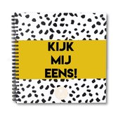 cadeau voor vrouw -  kado vrouwen - vrouwen cadeautjes -  Invulboek - fotoboek - scrapbook -Opgroeiboek kind - Invulboek 1-4 jaar - zwart wit - Studio Ins & Outs - cadeau