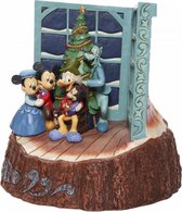 Disney Traditions sculpté par le chant de Noël de coeur