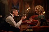 ? Peaky Blinders • Tommy And Grace 1 Canvas 90x60 cm • Foto print op Canvas schilderij ( Wanddecoratie woonkamer / slaapkamer / keuken / kantoor / bar / restaurant ) / Peaky Blinders Canvas Schilderijen / Poster