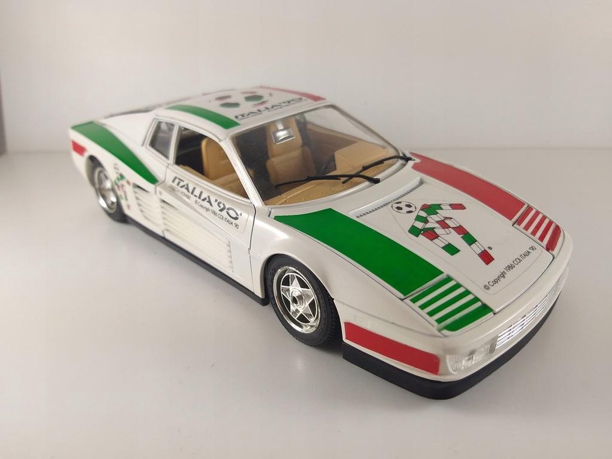 Ferrari Testarossa (1984) Italia '90 Bburago 1/18