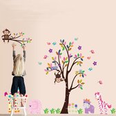 Muursticker boom met vrolijke dieren in de jungle - Decoratie kinderkamer / babykamer jongens & meisjes - Dieren sticker