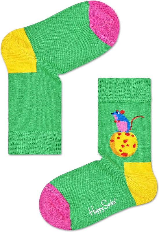 Groene sokken met roze en gele boorden. Een sok heeft een muis op een kaaswiel.