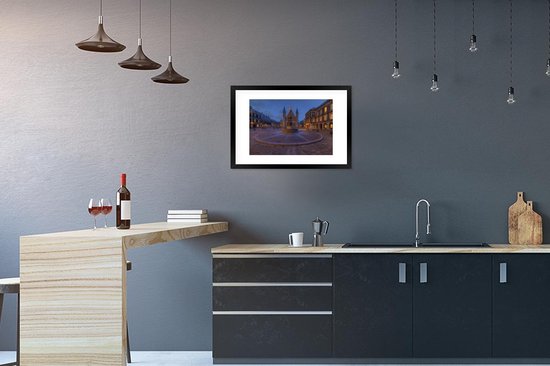 Photo encadrée - Fontaine sur le Binnenhof à La Haye le soir cadre photo 60x40 cm - Affiche encadrée (Décoration murale salon / chambre)