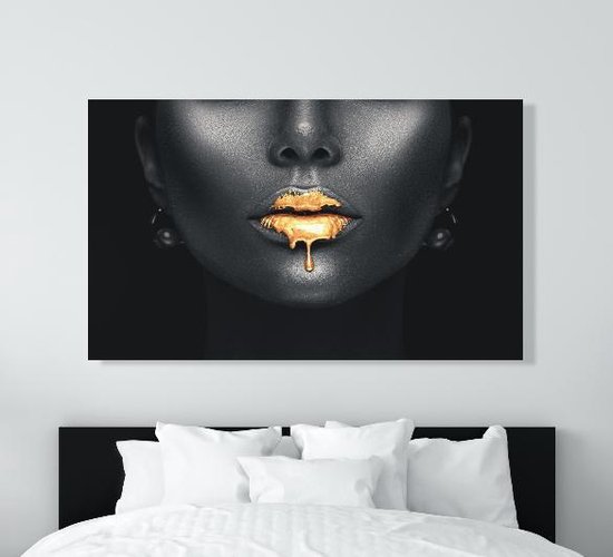 Canvas Schilderij - Zwart / Gouden Vrouwen Gezicht Lippen - 70 x 50 cm - PosterGuru