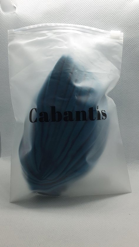 Een blauwe tulband in een doorzichtige plastic verpakking met het logo 'Cabantis'.