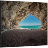 Dibond –Grot met Uitzicht op het Strand– 80x80 Foto op Aluminium (Met ophangl)