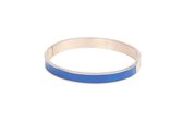 Essential Collectie Audrey | Gekleurde bangle - Donkerblauwe armband dames (67x58mm) - Onzichtbare sluiting aan de zijkant met een gegraveerd hartje - Roestvrij staal met emaille