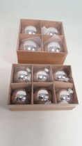 set zilveren kerstballen