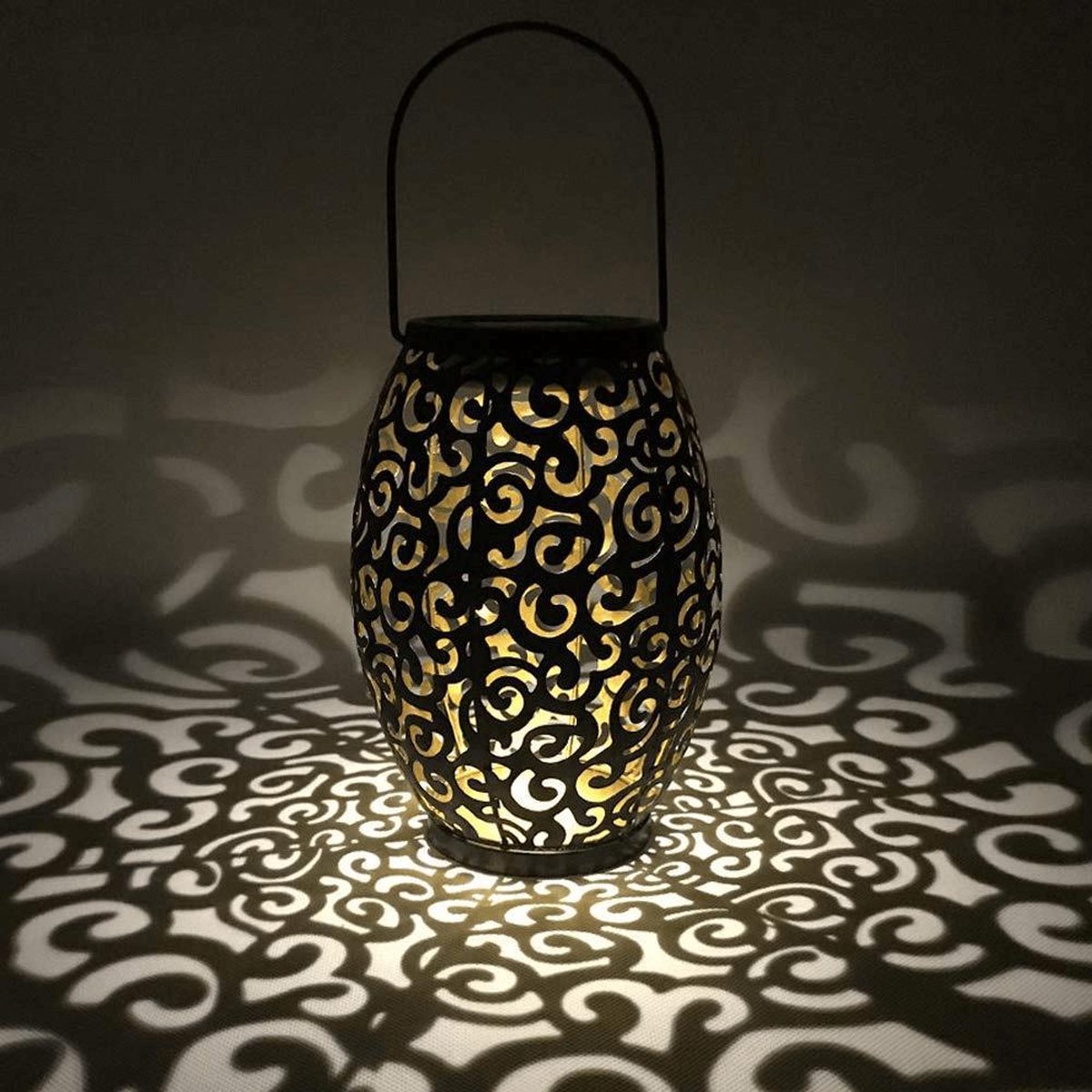 Solar tuinverlichting - Tafellamp 'Agadir' - Mooi lichteffect - Warm wit licht - Metaal - 23cm hoog - Oosterse lamp - Arabische tafellamp - Camping lamp oplaadbaar - Kampeerlamp - Buitenlamp op zonne-energie
