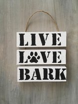 Houten tekstbord met tekst 'Live love bark' / hond /blaffen/ huisdier/ dierendag/humor/ hondenpoot
