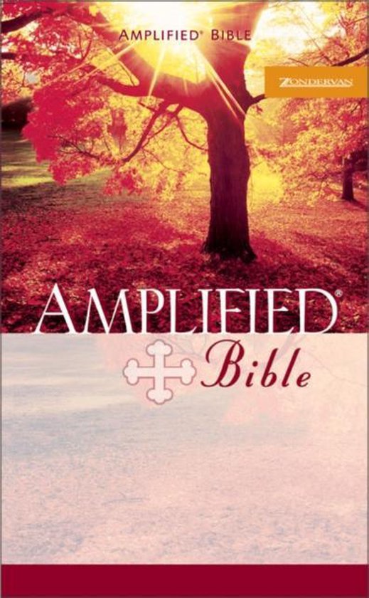 De Amplified Bible, met een gouden gloed over een herfstboom met rode bladeren.