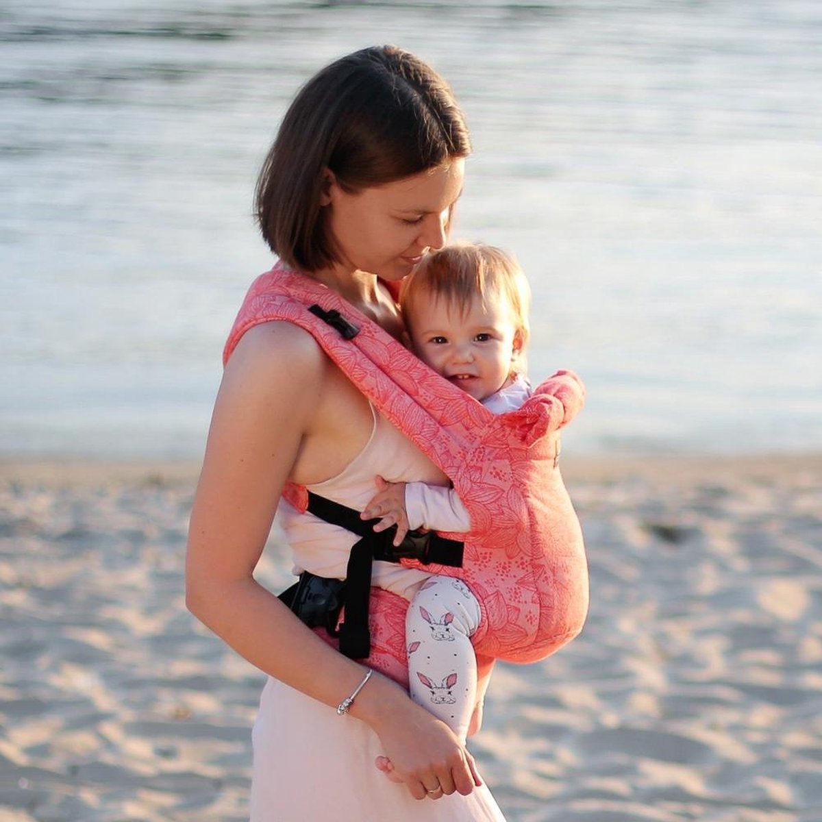Love and Carry® Dlight FWC ergonomische draagzak "Flora" Love and Carry® Dlight FWC ergonomische draagzak "Flora"