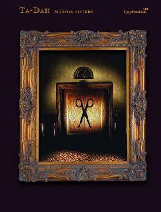 In een sierlijk gouden frame, een afbeelding van een houten deur met een gloeiend pictogram van een schaar erop.