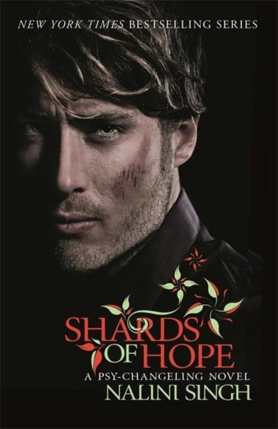 Boekomslag: New York Times bestseller "Shards of Hope", een Psy-Changeling roman van Nalini Singh, met een man met een intense blik.