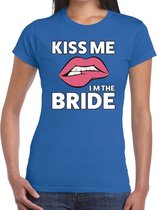 Kiss me I am The Bride t-shirt blauw dames - feest shirts dames - vrijgezellenfeest kleding M