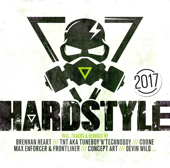 Albumhoes Hardstyle 2017 met een zwart schedelmasker en groene driehoek op een witte achtergrond.