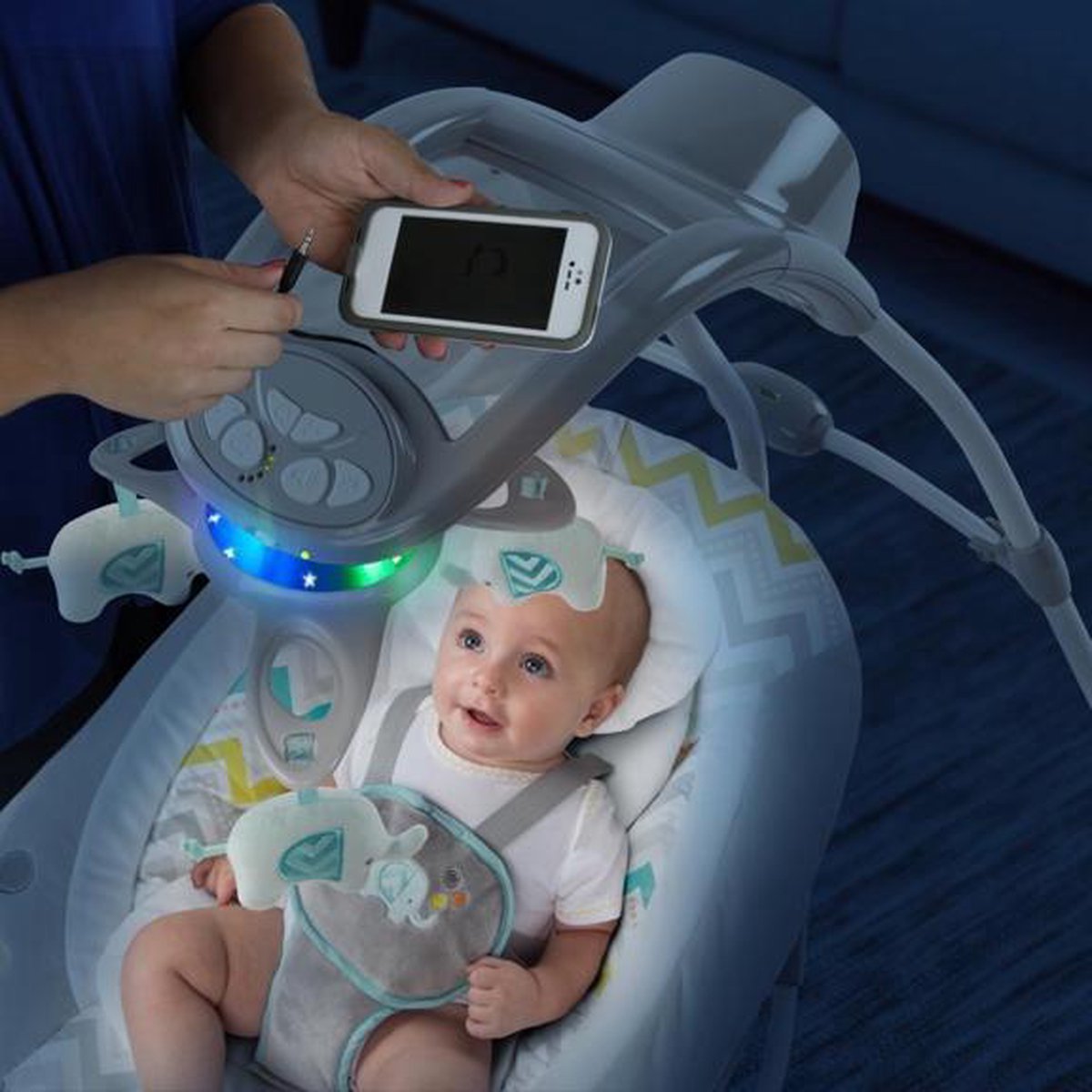 Ingenuity Inlighten Cradling Swing Rock Babyschommeler bol