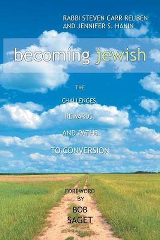 Boek 'Becoming Jewish' met op de voorkant een landschap van een zandpad dat zich een weg baant door een groen veld onder een blauwe lucht met wolken. Met tekst: 'Rabbi Steven Carr Reuben and Jennifer S. Hanin', 'becoming jewish', 'The Challenges, Rewards, and Paths to Conversion', 'Foreword by Bob Saget'.
